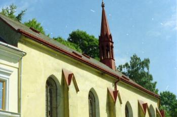 Kostel před poslední opravou fasády ( © Ivan Grisa 05/1997)