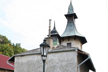 Severní stěna kostela (© Ivan Grisa, 09/2008)