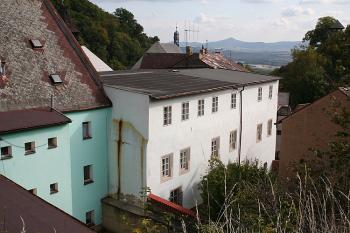 Zadní (západní) stěna musea s goticko-renesančními okny (© Ivan Grisa, 09/2008)
