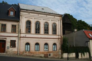Bývalá restaurace na "náměstí" (© Ivan Grisa, 09/2008)