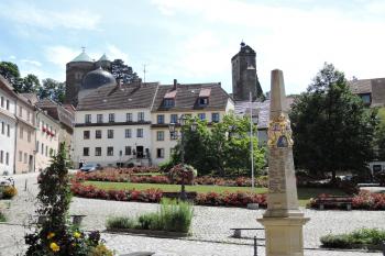 pohled na hrad Stolpen z městečka (© aleshwarrior, 07/2015)