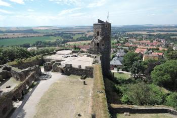 Hrad Stolpen - pohled z věže Seigerturm (© aleshwarrior, 07/2015)