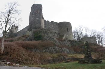 Hrad od západu ( © Ivan Grisa 12/2009)
