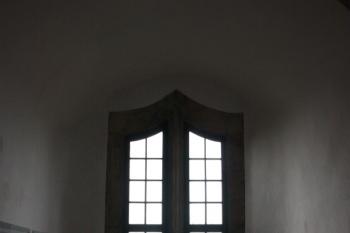 Věž výběrčího: severní záclonové okno ( © Ivan Grisa 12/2009)