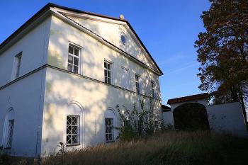 Východní průčelí ( © Stanislav Šůna 10/2008)