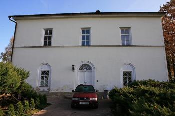 Jižní průčelí ( © Stanislav Šůna 10/2008)