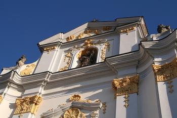 Detail štítu kostela (© Ivan Grisa, 01/2009)