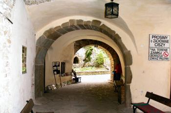 průjezd do dolního hradu ( © Pavel Zany Komárek 7.5. 2005)