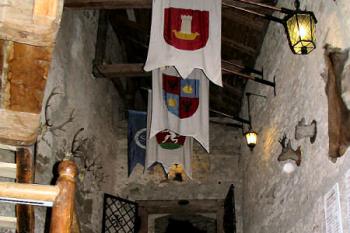 chodba středního hradu ( © Pavel Zany Komárek 7.5. 2005)