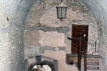 průjezd do horního hradu ( © Pavel Zany Komárek 7.5. 2005)