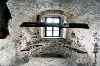interiér bašty před bránou horního hradu ( © Pavel Zany Komárek 7.5. 2005)