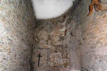 interiér jižního paláce horního hradu se zbytky kaple ( © Pavel Zany Komárek 7.5. 2005)