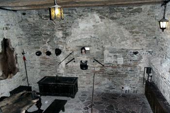 interiér obytné věže horního  hradu ( © Pavel Zany Komárek 7.5. 2005)