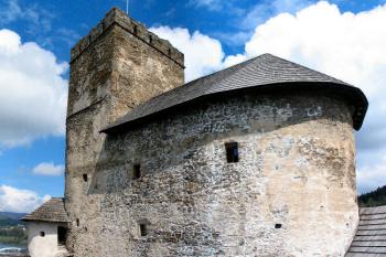 horní hrad od západu ( © Pavel Zany Komárek 7.5. 2005)