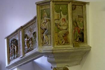 Kazatelna z bývalého kostela sv. Jiří (© František Kinař, 09/2013)