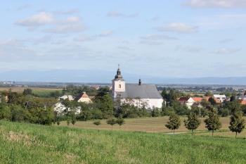 kostel a fara ( © Luděk Vláčil 09/2019)