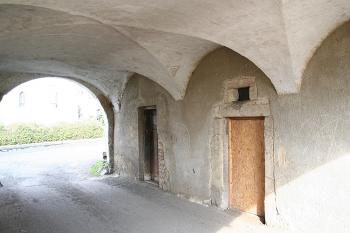 Průjezd s renesančním portálem (© Ivan Grisa, 09/2008)