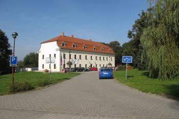 pohled na zámek od jv. (© D Dohňanský, 10/2016)
