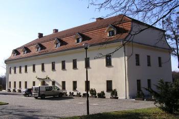 zámek od severovýchodu ( © Jan P. Štěpánek 03/2008)