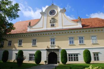 Průčelí zámku po rekonstrukci (© Martin Kotík 2013)