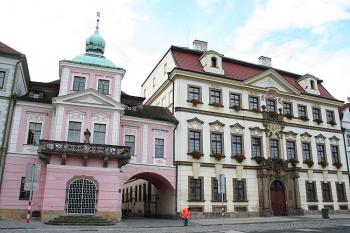 Dům U Špuláků a biskupská residence na Velkém náměstí (© Ivan Grisa, 10/2008)