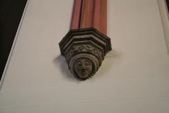 Figurální konsola klenby v jižní boční lodi (© Ivan Grisa, 10/2008)