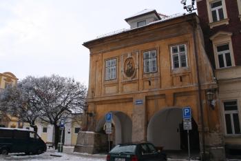 Děkanství na západní straně náměstí Jana Pavla II. (© Ivan Grisa, 01/2009)