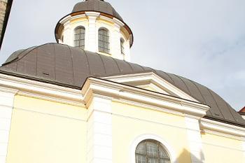 Východní stěna kaple ze dvorku u Bílé věže (© Ivan Grisa, 10/2008)