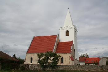 Kostel od jihu (© Ivan Grisa, 10/2008)
