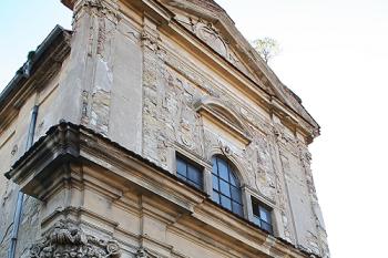 Hlavní průčelí od severovýchodu (© Ivan Grisa, 10/2008)