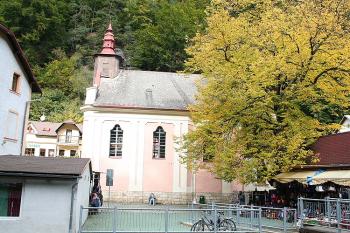 Kostel od jihu (© Ivan Grisa, 10/2008)