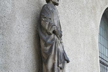 Socha sv. Josefa na východním průčelí (© Ivan Grisa, 10/2008)