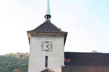 Předsíň, věž a jižní část lodi od východu (© Ivan Grisa, 10/2008)