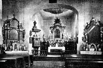 pohled do presbytáře na počátku 20. století (© Antonín Podlaha: Posvátná místa království Českého; Díl 1. Vikariáty: Českobrodský, Černokostelecký, Mnichovický a Prosecký, Dědictví sv. Jana Nepomuckého, Praha 1907)