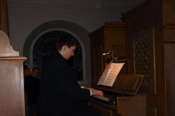 Hra na nově opravené varhany (© Jan Senft, 05/2015)