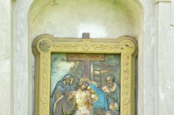 překrásně plasticky vyhotovená křížová cesta u kostela (© František Kinař, 05/2012)