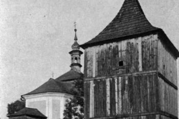 kostel se zvonicí od jihozápadu ( © Bohumil Vavroušek, Zdeněk Wirth: Kostel na dědině a v městečku, Nakladatelství Kvasnička a Hampl, Praha 1929)