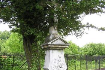Grosův kříž poblíže zámku ( © Jan P. Štěpánek 07/2005)