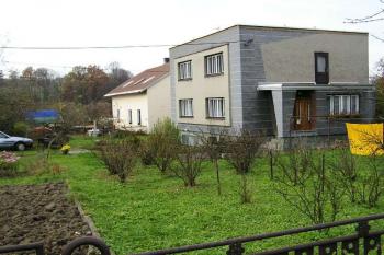 budovy v místě sevrního křídla ( © Jan P. Štěpánek 11/2005)