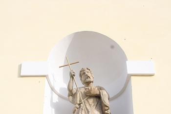 Socha sv. Jana Křtitele v nice západního průčelí (© Ivan Grisa, 10/2008)