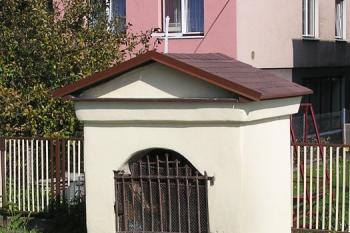 čelní pohled na kapličku ( © Jan P. Štěpánek 10/2008)