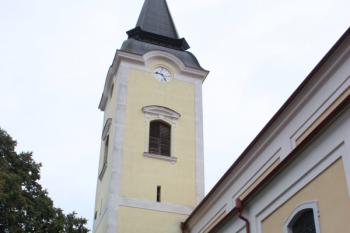 Severní stěna kostela a věž ( © Ivan Grisa 09/2009)