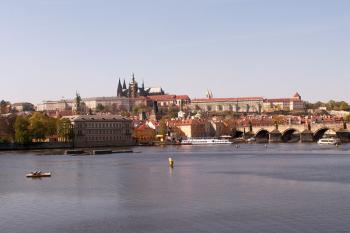 Celkový pohled na Pražský hrad a část Karlova mostu. ( © Miroslav BITTER 04/2007)