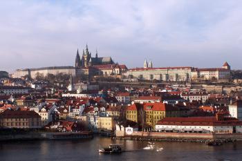 Pohled na Pražský hrad ze Staroměstské mostecké věže ( © Miroslav BITTER 04/2007)