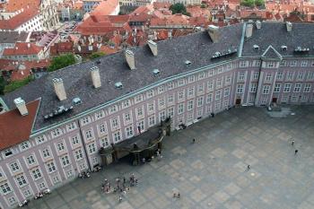 Pohled z věže Chrámu sv. Víta na budovy hradu (třetí hradní nádvoří) ( © Miroslav BITTER 05/2007)