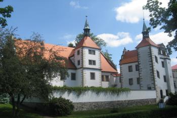Zámek Benešov nad Ploučnicí (© Taribo, 05/2012)