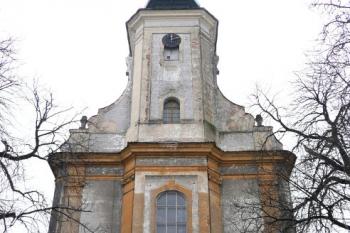 vstupní průčelí kostela ( © Jan P. Štěpánek 03/2008)