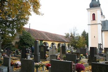 Západní část kostela a ambit (© Ivan Grisa, 10/2008)