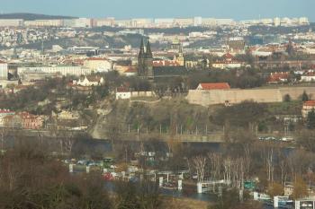 Pohled na Vyšehrad z Děvína (© Milan Caha, 01/2007)