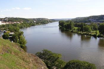 pohled z Vyšehradu k jihu na řeku Vltavu ( © Jan P. Štěpánek 08/2007)